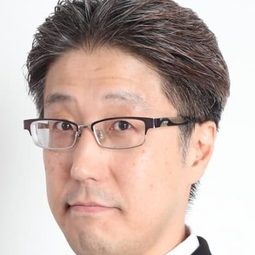 誌村 貴博 飾演 Manager (voice)