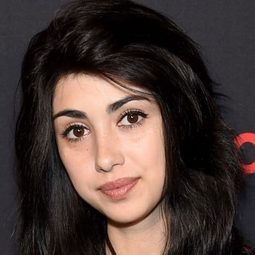 Alexa Mansour - 解除好友2：暗網演員 飾演Erica Dunne