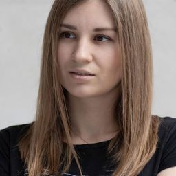 Alona Ilinska 飾演 Ukrainian Refugee