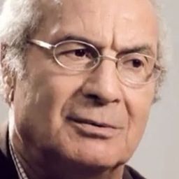 Mohamed Abdel Moaty 飾演 دكتور زاهر - مدير المشرحة