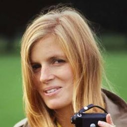 Linda McCartney 飾演 Self