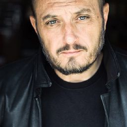 Duccio Camerini 飾演 Doctor