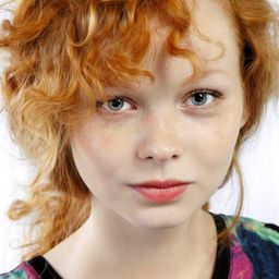 Anna Linhartová 飾演 