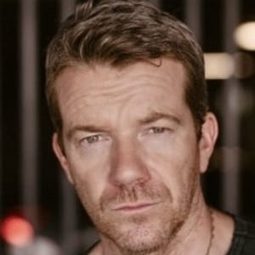 麥斯·比斯利 - 羅賓·威廉姆斯：納貝沃思現場演唱會演員 飾演Self - Percussion & Keyboards