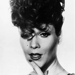 Elisabeth Volkmann 飾演 