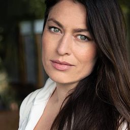 露西·喬丹 - 我們的金髮藍眼父親導演