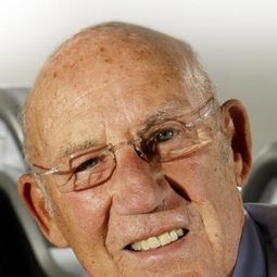 Stirling Moss 飾演 Self (archive footage)