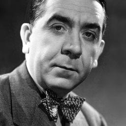 Herbert Mundin 飾演 Mr. Greenwood