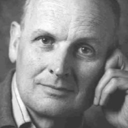 Robin Leggate 飾演 Edmond