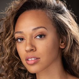 Christie Leverette 飾演 Charlotte Russo