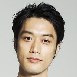 內田朝陽 飾演 Kato