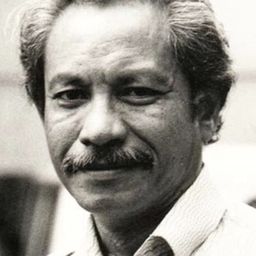 Piet Burnama 飾演 Grand Father