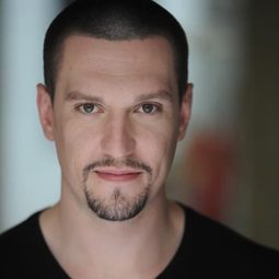 Patrick Brana 飾演 Slaz