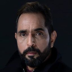 維許瓦吉特·普拉丹 飾演 Subhash Mathur