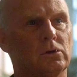 Terry Loughlin 飾演 Mr. Dantzler