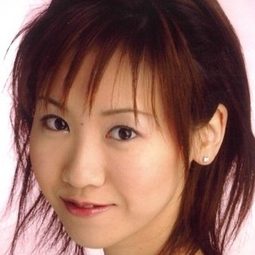 葉月絵理乃 飾演 Riho Shihomi (voice)
