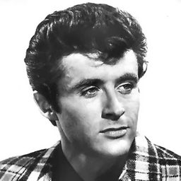 José Campos 飾演 Friedrich Klauss