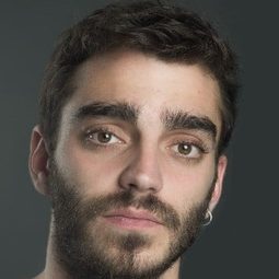 納丘·桑契斯 飾演 Carlos