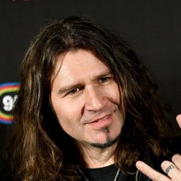 Phil X 飾演 