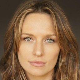 米凱拉·麥克馬努斯 飾演 Patricia Gilmour