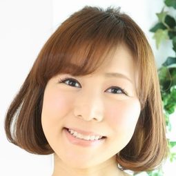 大浦 冬華 飾演 Yoji (voice)