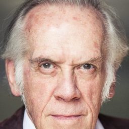 Chris Bearne 飾演 Gordon Bennett