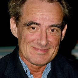 Göran Holm 飾演 Café Guest