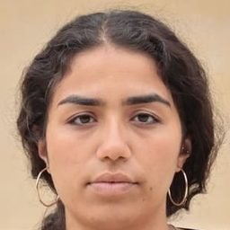 Farah Kassabeh - 龜速戀愛演員 飾演L'infirmière