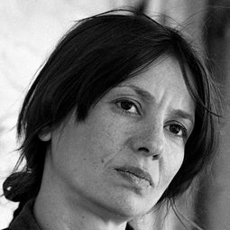 Asja Łamtiugina - 生命的烙印演員 飾演Olecko woman at the meeting