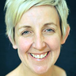 Julie Hesmondhalgh 飾演 Muirel Panks