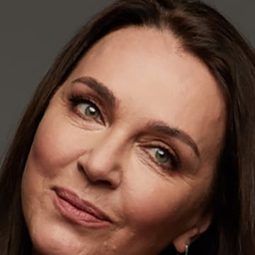 Tatyana Lyutaeva - 冒牌教練演員 飾演Podruga mamy Nadi