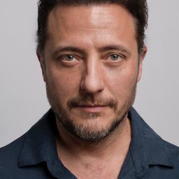 Yiğit Özşener 飾演 Yavuz