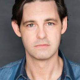 Matthew Edison - 母侵演員 飾演Young Cop