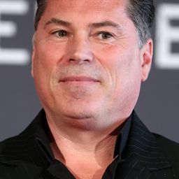 Florent-Emilio Siri 飾演 Self