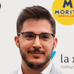 Sergi Páez - 薩爾瓦多演員 飾演Niño en la cola del cine (uncredited)