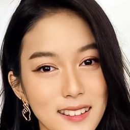 Chinaradee Anupongpichat 飾演 Yaimai