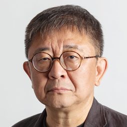 張律  - 柳川導演