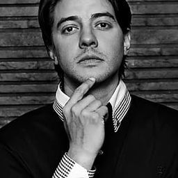 哈維爾·加迪亞薩巴爾 飾演 Agustín "Peluca" Ortíz