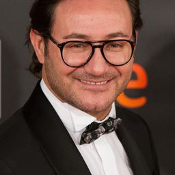 Carlos Santos 飾演 