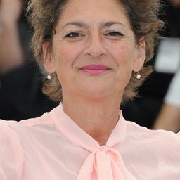 Annet Malherbe 飾演 Helen