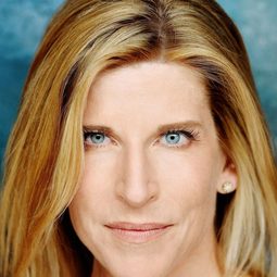 Christine Dunford - 養蜂人家演員 飾演Helen Jackson