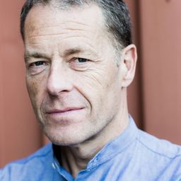 Oliver Sauer - Schattenboxer演員 飾演Autohaendler