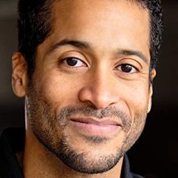 尼爾森·艾斯特維 飾演 Casey