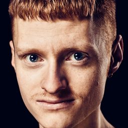 卡斯柏·可亞·楊森 - 眼簾下的戰影演員 飾演Svend Nielsen