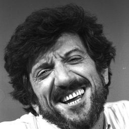 Gigi Proietti 飾演 Sandro Maldini