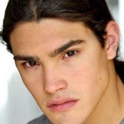 Michael Hudson 飾演 Joey