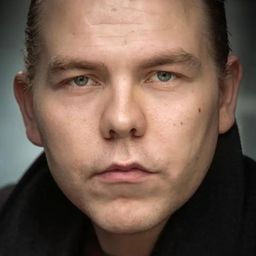 Harry Rafferty 飾演 Aidan