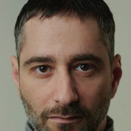 丹尼斯莫斯基多 飾演 Jost