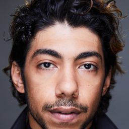 Hunter Page-Lochard 飾演 