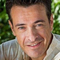 Jaime Pujol 飾演 Gustavo